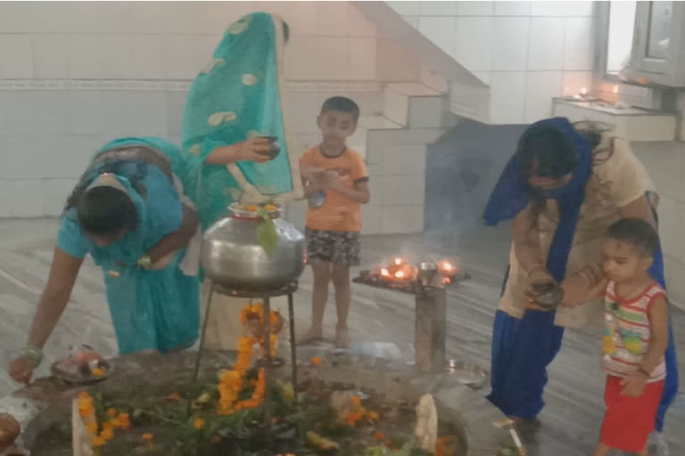 worship of bholenath in shiv temple in kiradi