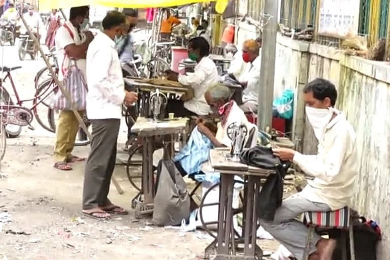 akola latest news  tailor work akola news  lockdown effect on tailor  corona effect on tailor  शिंपी व्यावसायिकांवर कोरोनाचा परिणाम  शिंपी व्यावसायिकांवर लॉकडाऊनचा परिणाम  अकोला लेटेस्ट न्यूज