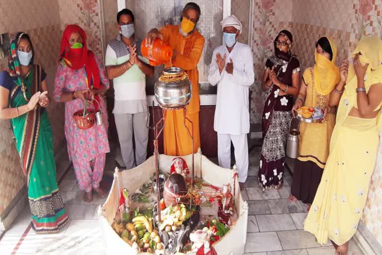 Devotees worship Lord Shiva on first day of savan in bhiwani