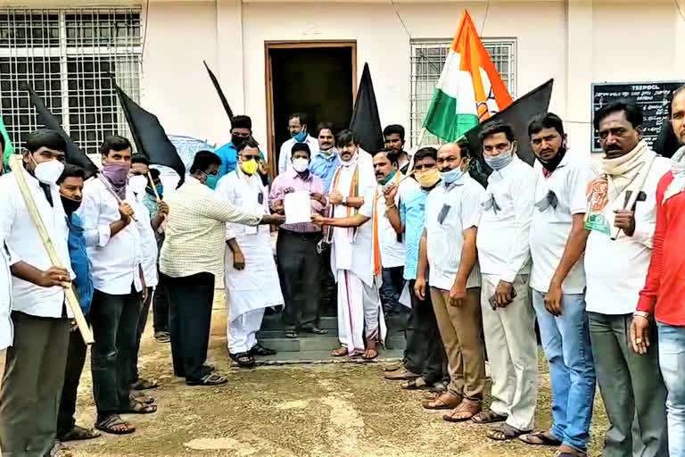 congress-protest-against-power-bills-in-kalwakurthi-at-nagarkurnool