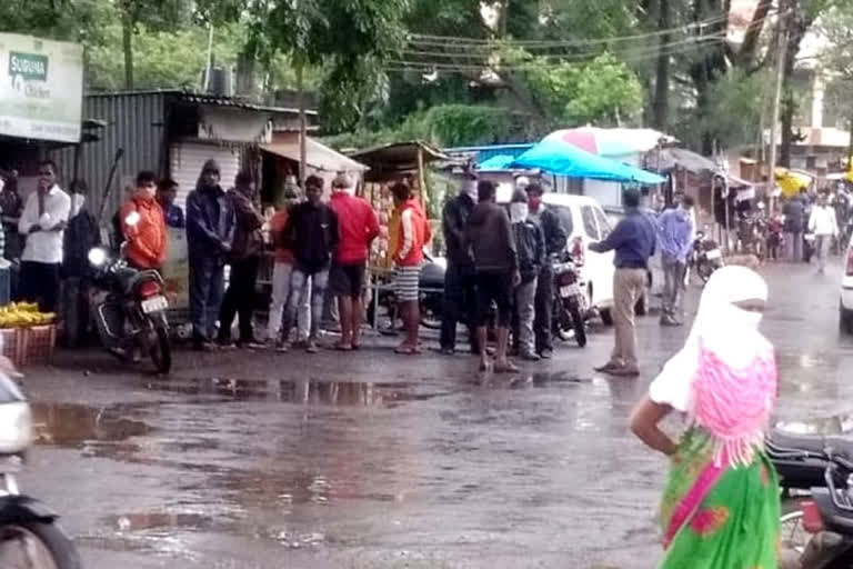 Tahasildar Action against those who do not follow the rules of lockdown in Patan