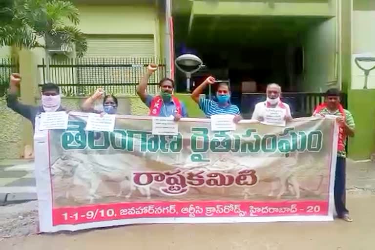 telangana raithu sangam protest at nabard regional office in rtc cross roads