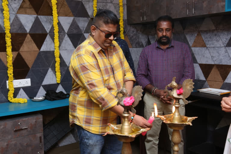 myskkin producing pitha movie pooja beguns