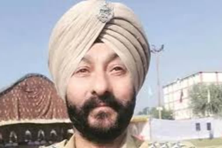 National Investigation Agency has filed a charge sheet against former DSP of J&K Police, Davinder Singh in a terror case