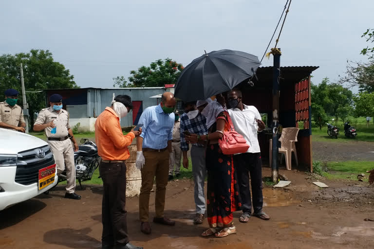 Collector-SP reached Loni check post of burhanpur