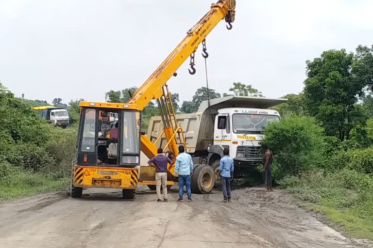 heavy traffic in Barabaspur-Gorhi road in korba