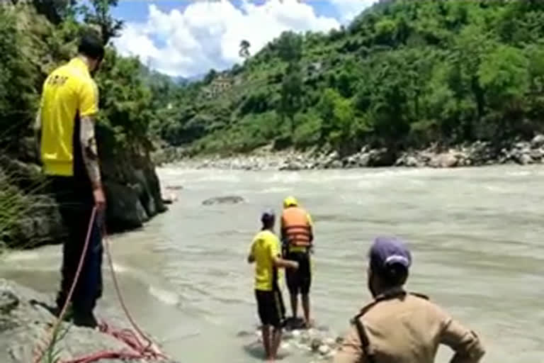 13-year-old-teenager-drowned-in-the-fast-flow-of-bhagirathi-river