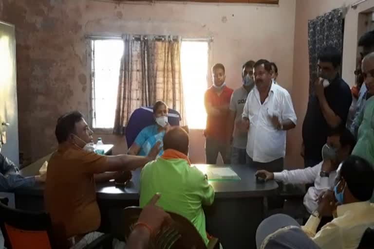 Uproar by BJP workers in Governing Body meeting