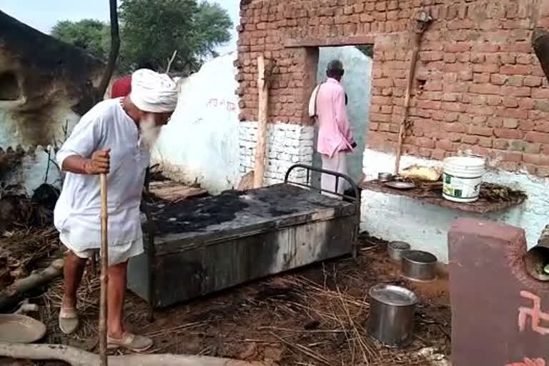 Dholpur news, Fire in thatched house, Burnt to ashes