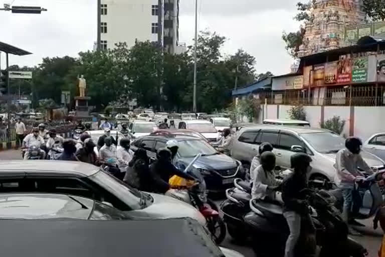 traffic jam at basheerbagh due to demolition of secretariat buildings