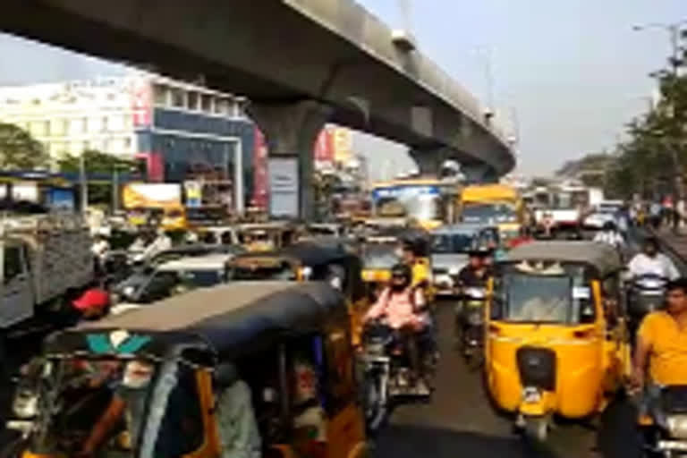 Traffic jam in Hyderabad city due to demolition of secretariat buildings