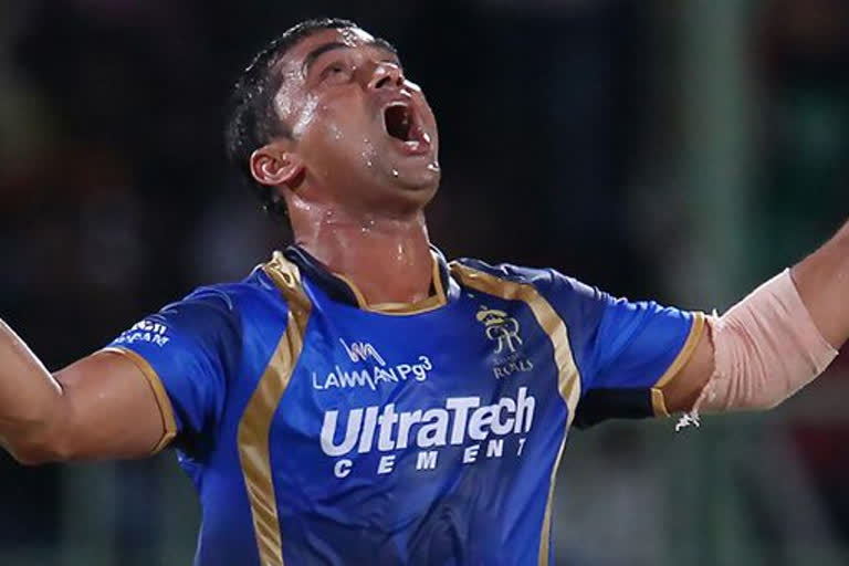 indian leg-spinner pravin tambe signed with trinbago knight riders