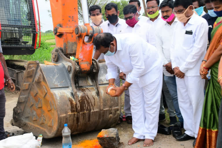 Mla Ravishankar has started work on road construction for Vemulavada in rajanna sirisilla