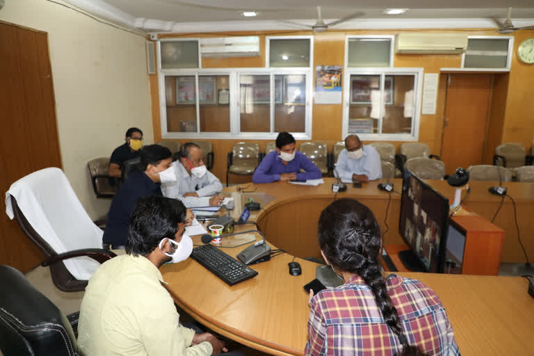 Collector discussed with villagers through video conferencing in shajapur