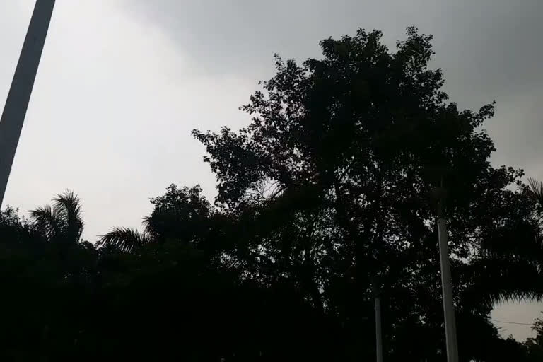 it may rain in delhi