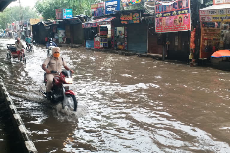 People disturbed due to accumulation of rain water in ludhiana