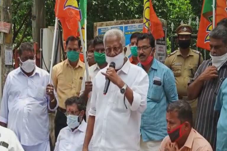 Kummanam Rajashekaran  BJP  Pinaray Vijayan  Kerala CM  മുഖ്യമന്ത്രി  രാജി  അന്വേഷണം നടത്തണമെന്ന് കുമ്മനം  സ്വപ്ന സുരേഷ്  സ്വര്‍ണ കടത്ത്  കുമ്മനം രാജശേഖരന്‍  ബി.ജെ.പി കേരളം