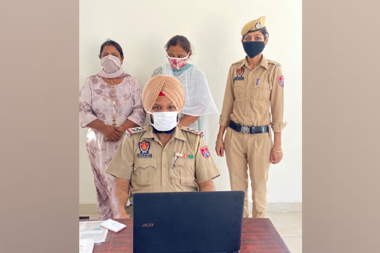 Ludhiana: Two sisters held in drug smuggling case  പഞ്ചാബില്‍ മയക്ക് മരുന്ന് കടത്ത് കേസില്‍ രണ്ട് സഹോദരിമാര്‍ അറസ്റ്റില്‍  Ludhiana  drug smuggling case  ക്രൈം ന്യൂസ്  പഞ്ചാബ് ക്രൈം ന്യൂസ്  punjab crime news