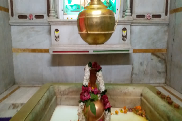 मेरठ में कोरोना वायरस के कारण बंद हैं शिव मंदिर