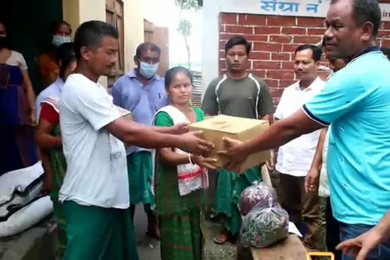 chirang-absu-flood-relief-distribute