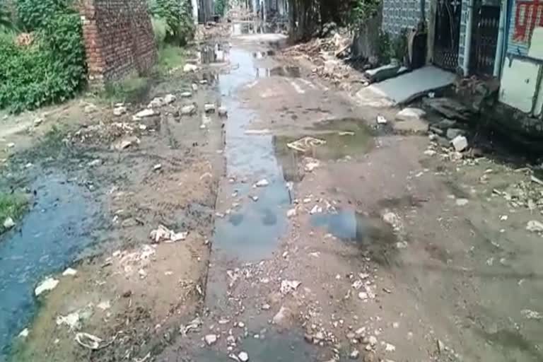 3 km raod of bhagya vihar colony of rani khera is in very bad condition