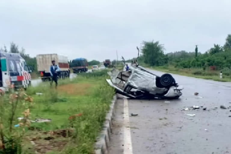 అనంతపురంలో ఘోర రోడ్డు ప్రమాదం.. ముగ్గురు మృతి