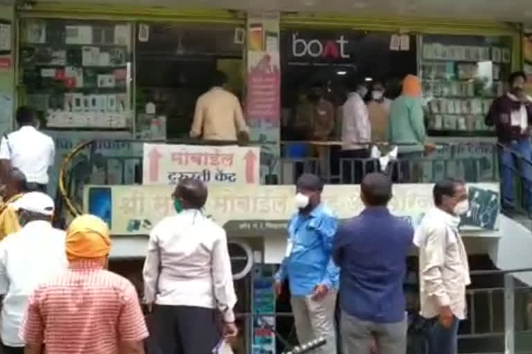 shop sealed for violating lockdown norms