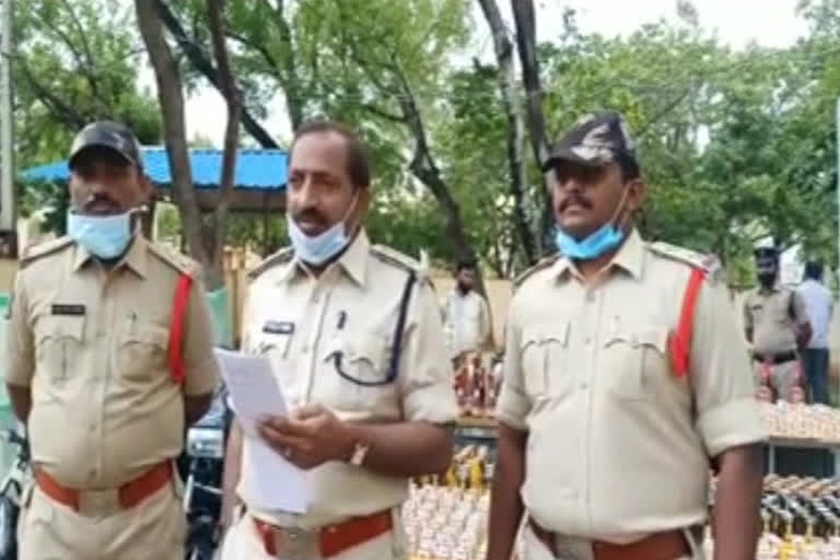 police caught karnataka liquor in chilamatturu mandal says penukonda dsp