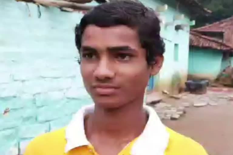 Prashant became khunti topper in matriculation examination