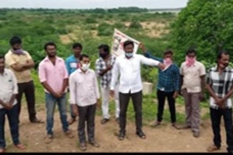 janasena leaders protest at vatsavai