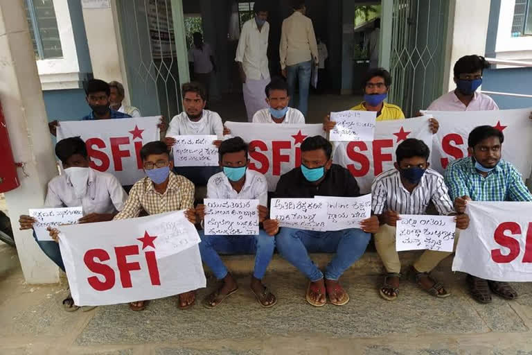 SFI protests to fulfill various demands of the students