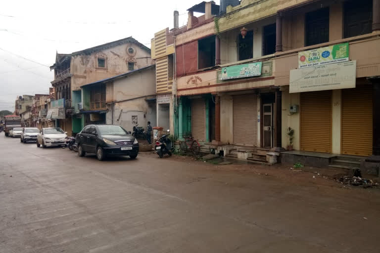 A Ganeshotsav Board decided to self lockdown after 5 pm