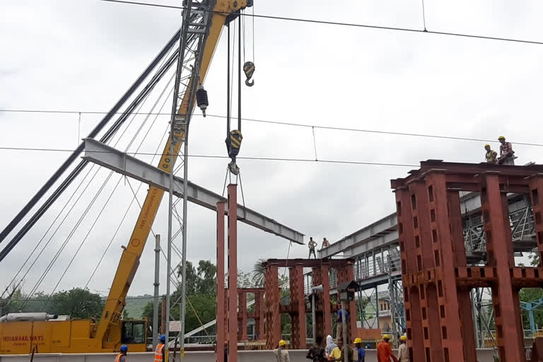 चित्तौड़गढ़ रेलवे स्टेशन पर फुट ओवरब्रिज, Construction of foot overbridge, foot overbridge at Chittorgarh railway station