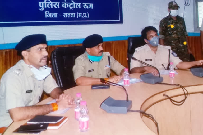 dig-anil-singh-meeting-with-police-officers-in-satna