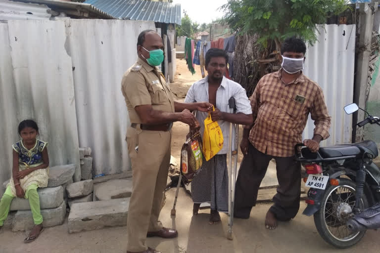 police helps handicapped people in pollachi