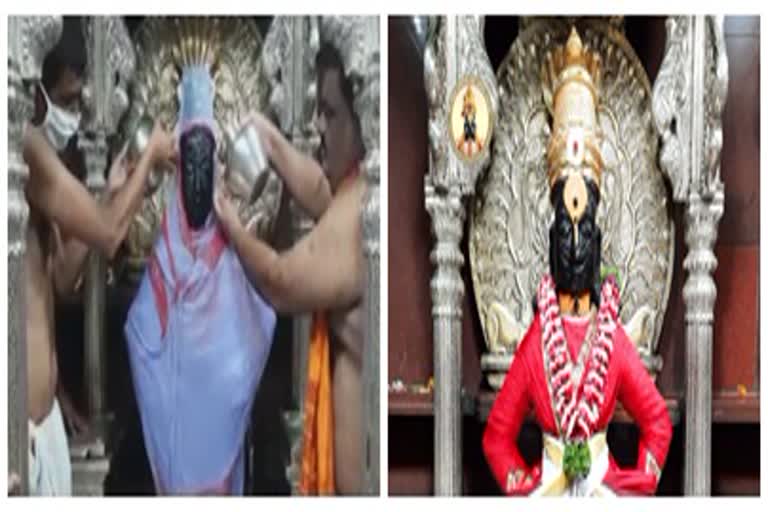 prakshal pooja done in vithhal temple pandharpur