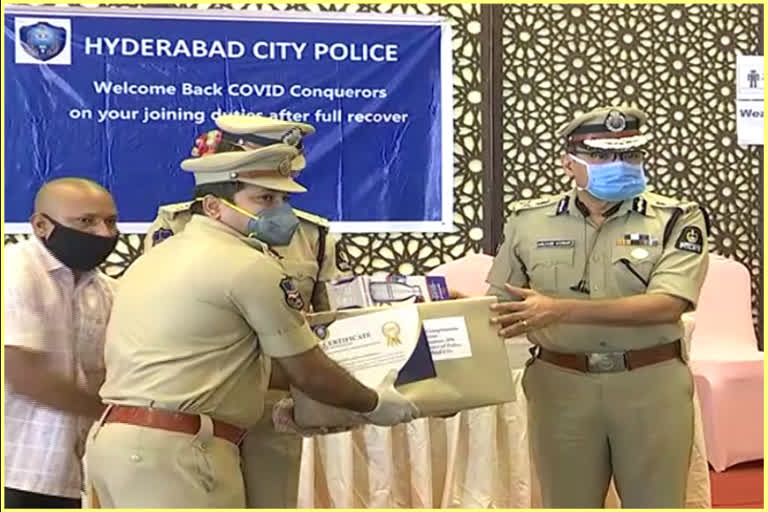 Honored with letters of commendation to the police who conquered the coronavirus by hyderabad city police