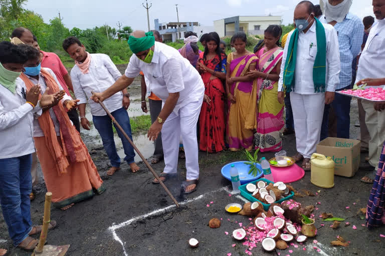 MLA koneru konappa laid  foundation stone for the construction of the farmer platform in kumurambheem asifabad district