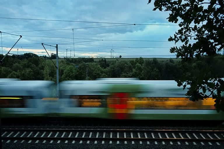 Japan launches bullet train  earthquake  Japanese Shinkansen high-speed trains  bullet train  Tokyo and Osaka  ഭൂചലന സമയത്ത് പ്രവർത്തിക്കാൻ കഴിയുന്ന ബുള്ളറ്റ് ട്രയിനുമായി ജപ്പാൻ  ബുള്ളറ്റ് ട്രയിൻ  എൻ 700 എസ് റെജിൻസ് സുപ്രീം