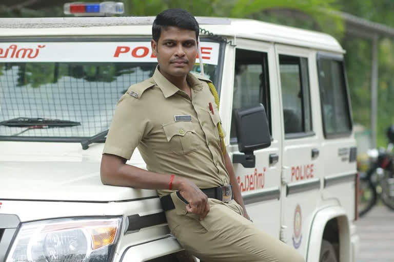 poison  Civil police officer  Civil police officer dies  പുളിങ്കുന്ന് സ്റ്റേഷന്‍  മരിച്ച നിലയില്‍  വിഷം ഉള്ളില്‍ ചെന്ന്