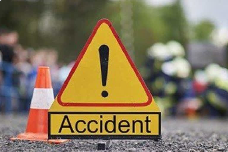 High speed bike collides with truck in Varashivani of Balaghat