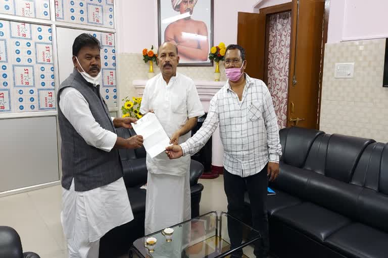 Bandhu Tirkey submitted a memorandum to Assembly Speaker