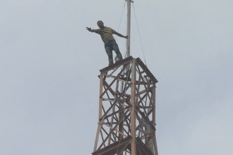 man climb on tower buldana  buldana latest news  buldana man climb story  बुलडाणा लेटेस्ट न्यूज