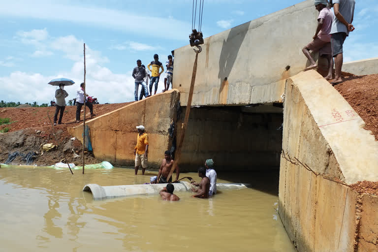 officers take actions in  gowthami godavari river at east godavari dst