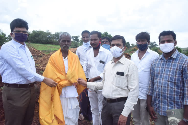 collector hanumantha rao honored a farmer in sangareddy