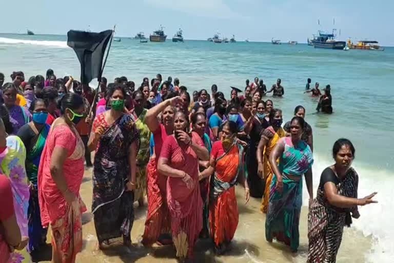 fishermen protest against ban on purse seine nets in cuddalore