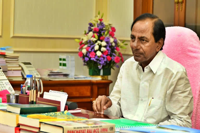 CM KCR reached Pragati Bhavan