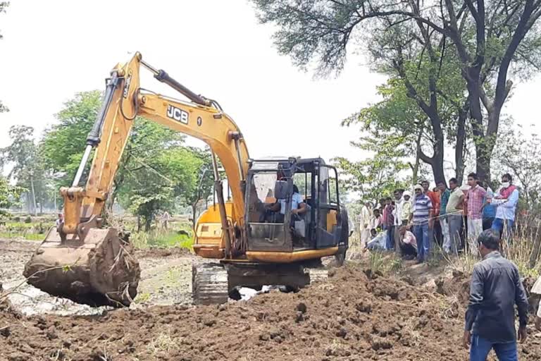 Revenue department took action against ncroached on government land in-dhamtari