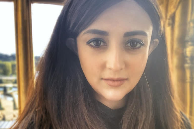 monali thakur lashes at trolls calling her gold digger