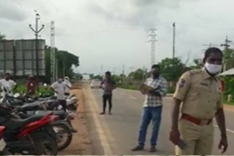 People who did not wear masks police were fined at Nagarjuna Sagar in Nalgonda